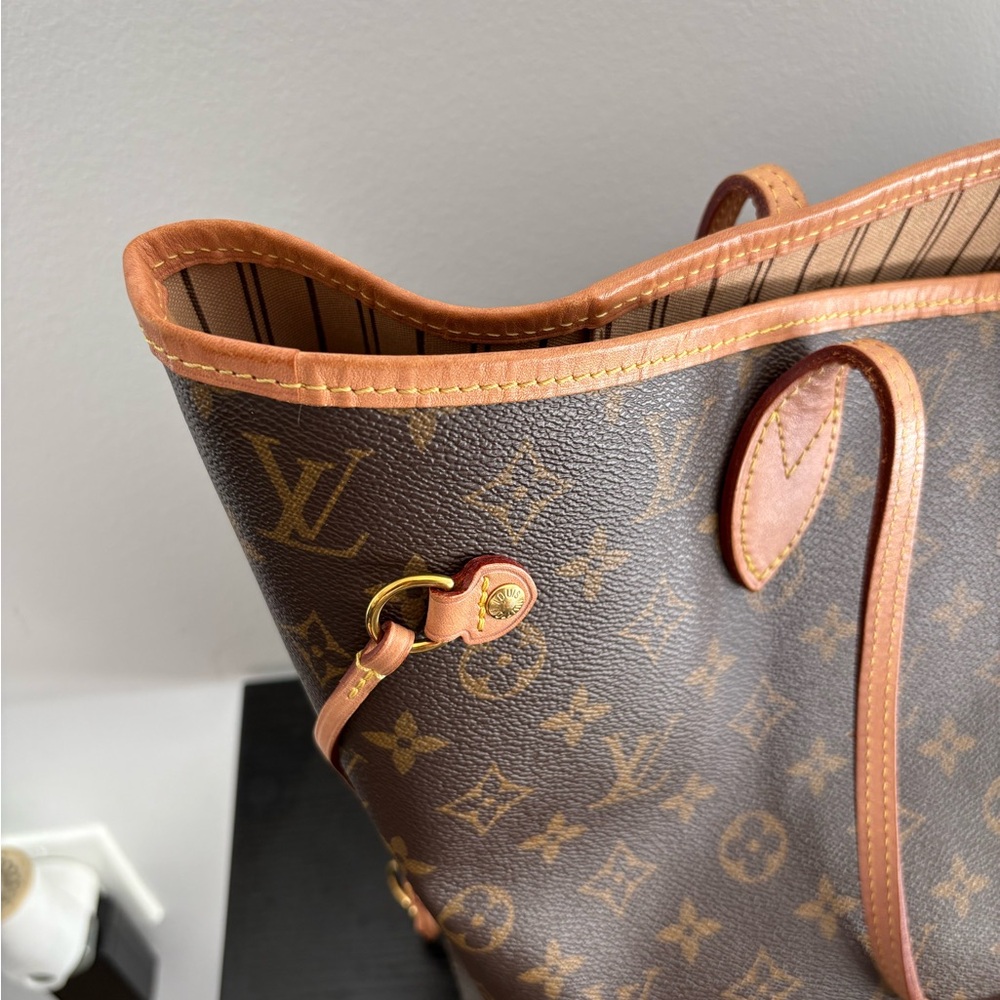 Louis Vuitton Monogram Neverfull MM - Picture 3 of 16